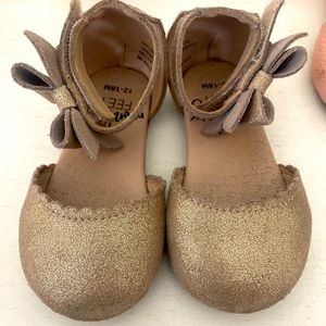 Monkey feet! Gold glitter Makenas!